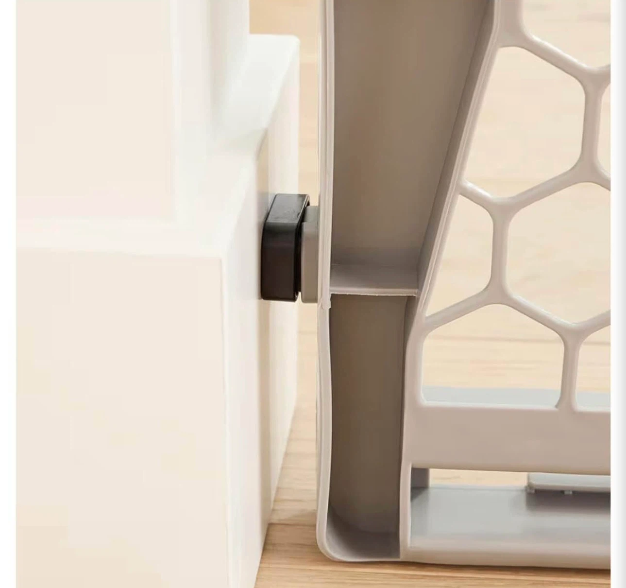Expandable Plastic Baby or Puppy Gate. - photo 2