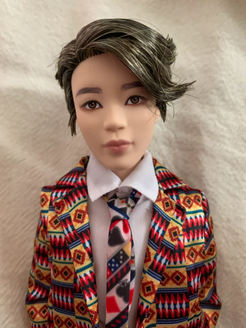 5 BTS dolls