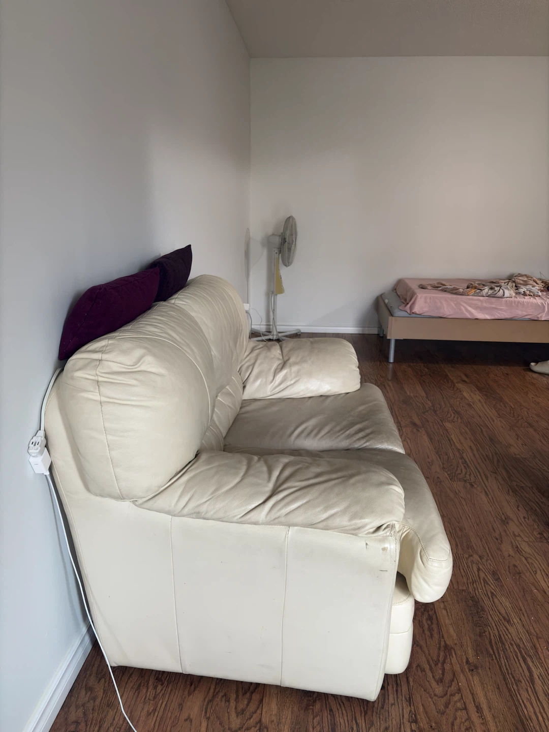 Cream Leather Loveseat - photo 2