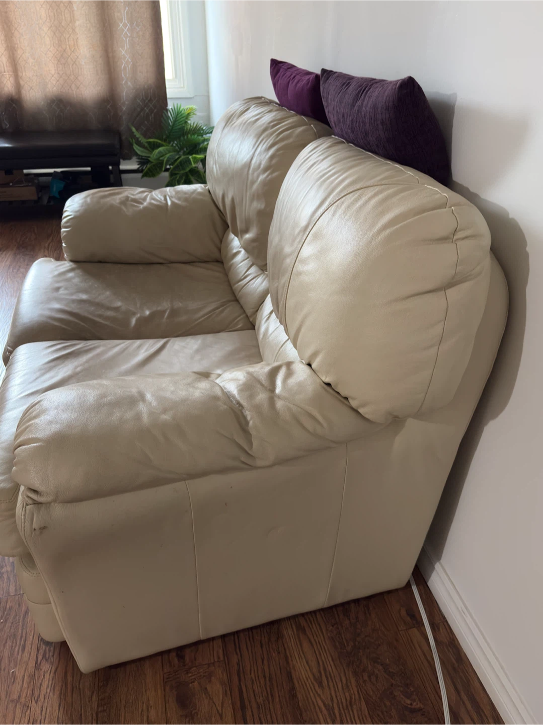 Cream Leather Loveseat - photo 4