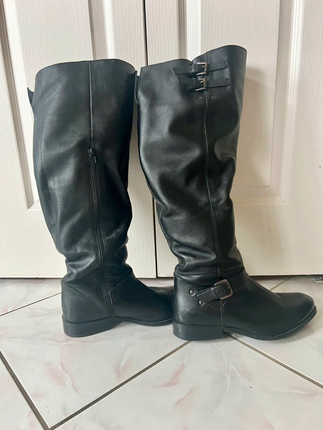 Black Leather Knee High Boots - 11W