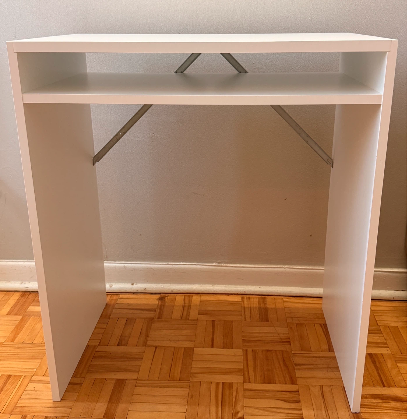 Compact White Student Desk / Workstation with Shelf