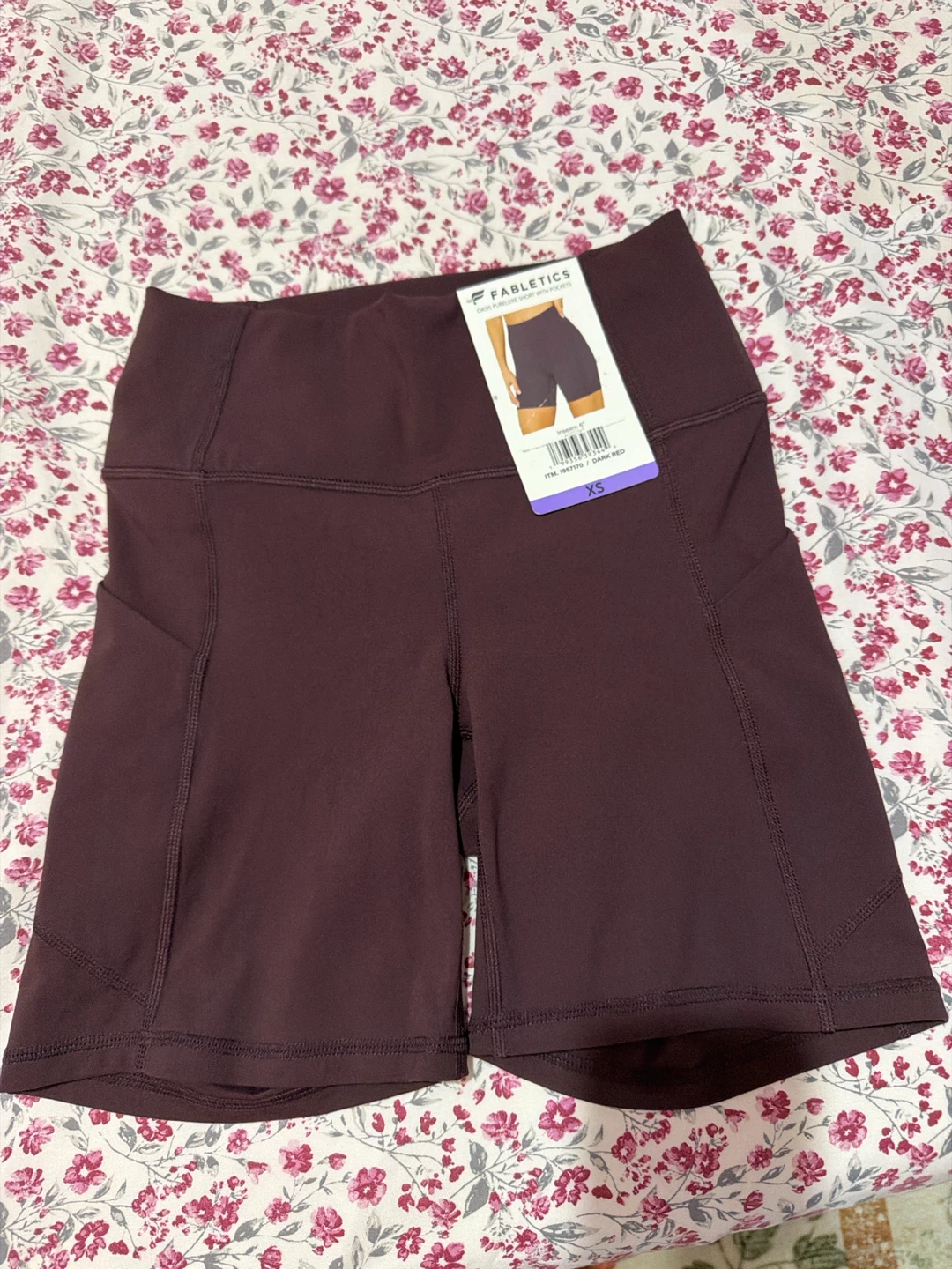 Fabletics Oasis Pureluxe Short with Pockets - Dark Red - XS