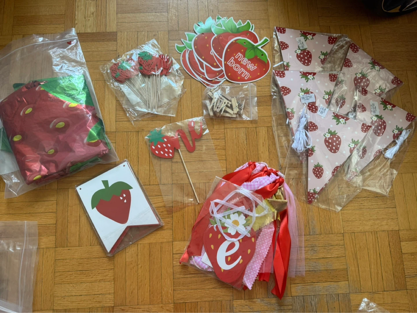 Berry First Birthday Decoration Kit