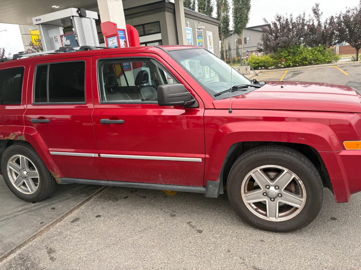 200 Red Jeep Patriot 4x4 SUV
