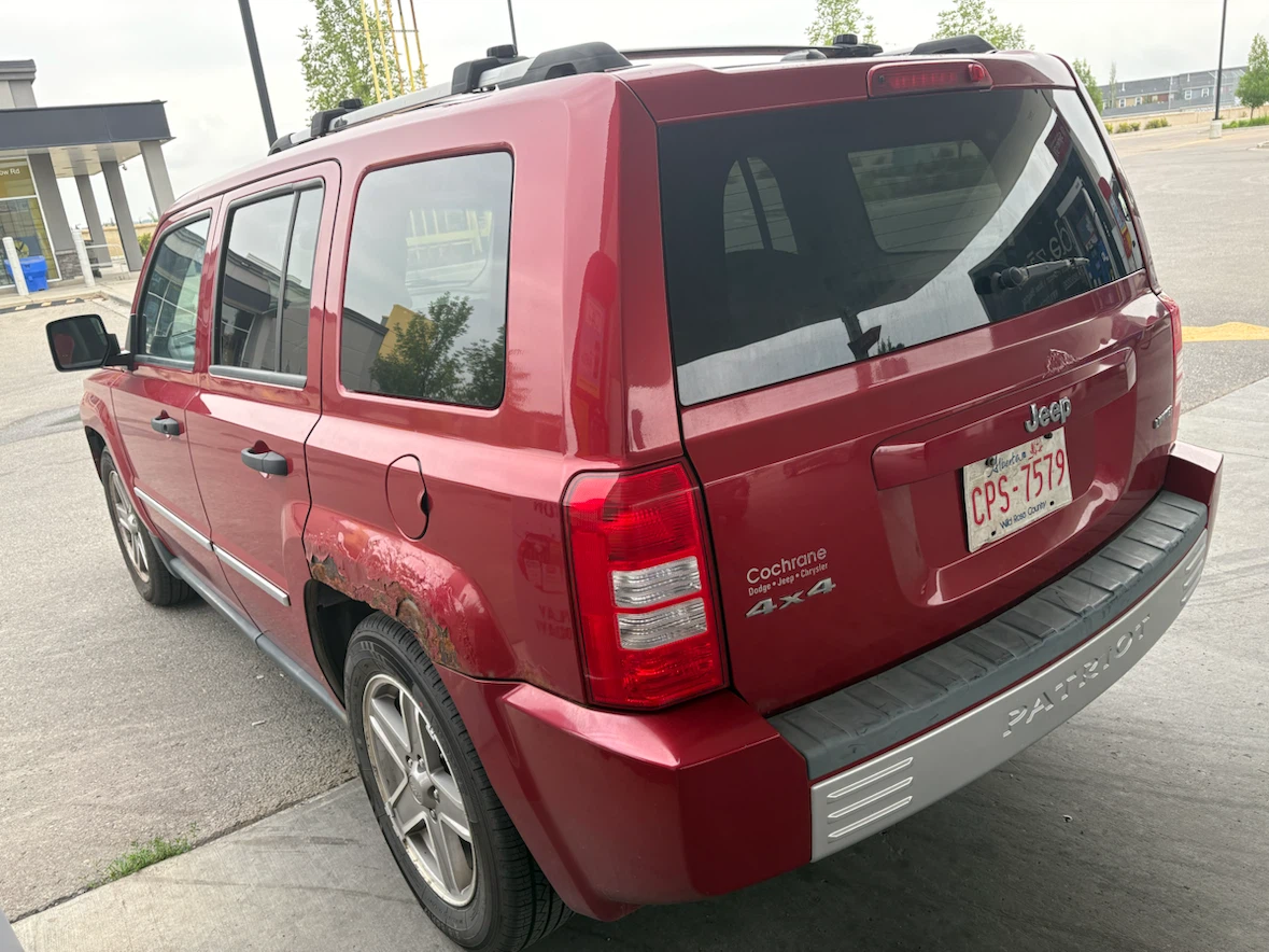 200 Red Jeep Patriot 4x4 SUV - photo 3