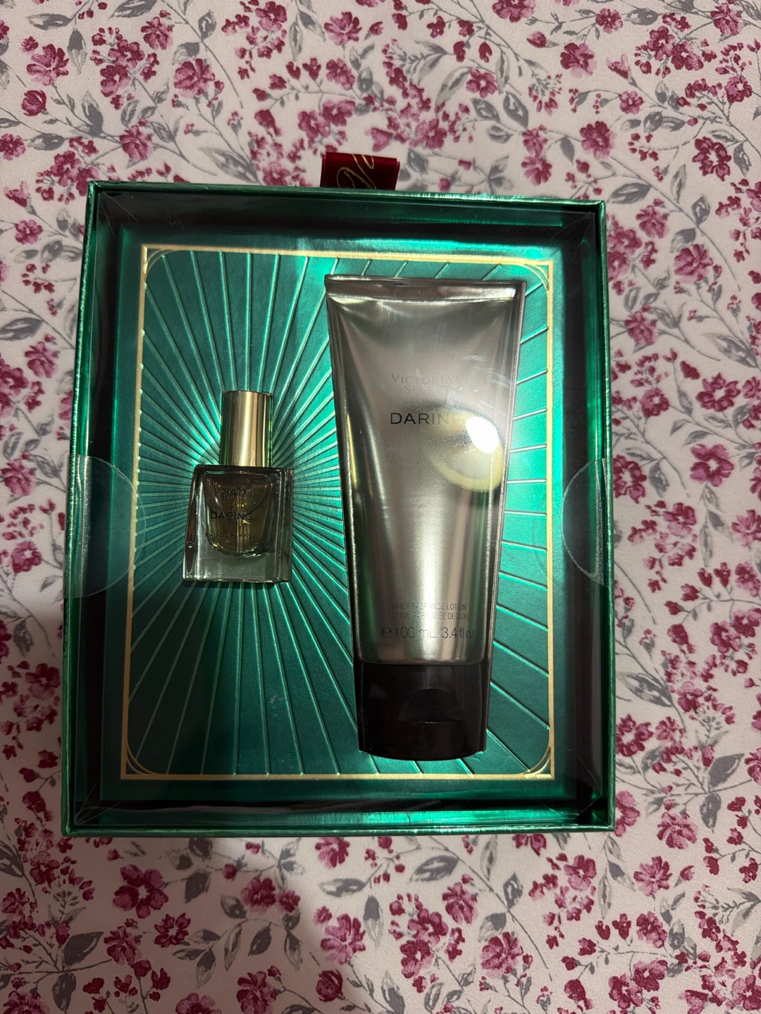 Victoria's Secret Daring Eau de Parfum & Lotion Gift Set