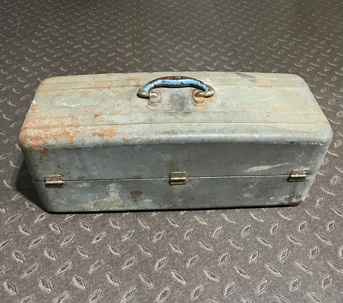 Vintage Metal Tackle Box Tool Box - photo 2