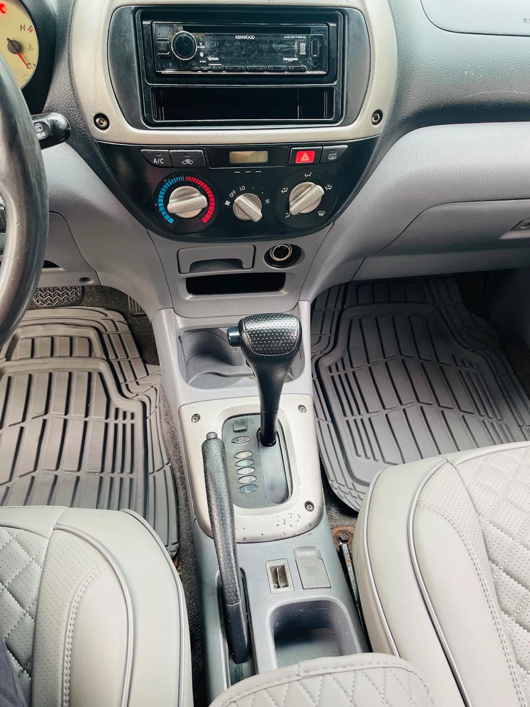 2001 TOYOTA RAV4 - photo 4