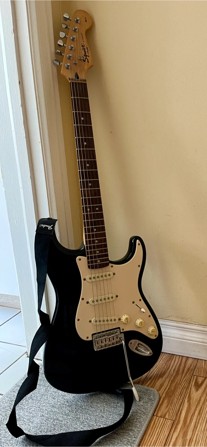 Squier Affinity Stratocaster Electric Guitar - Black