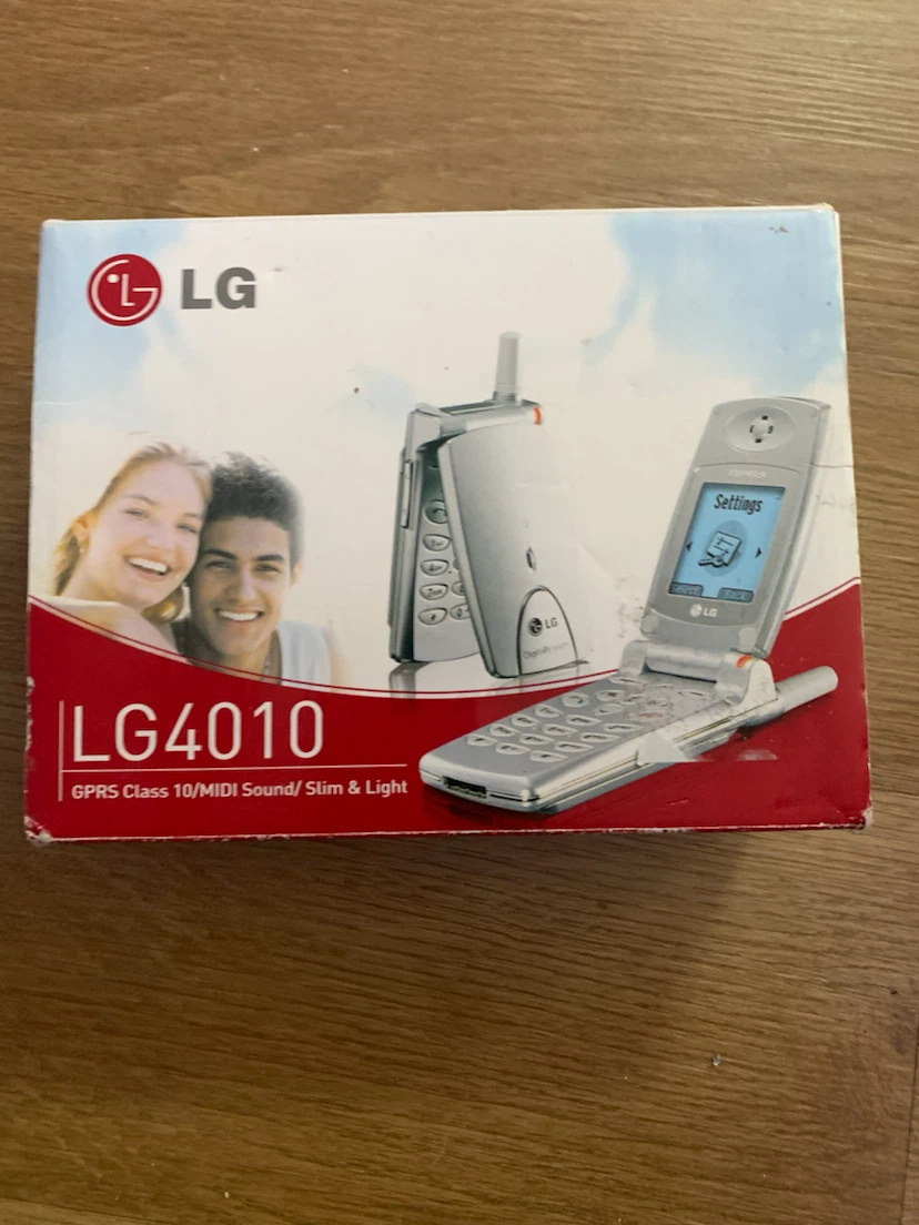 LG LG4010 Flip Phone Working no problem - photo 2