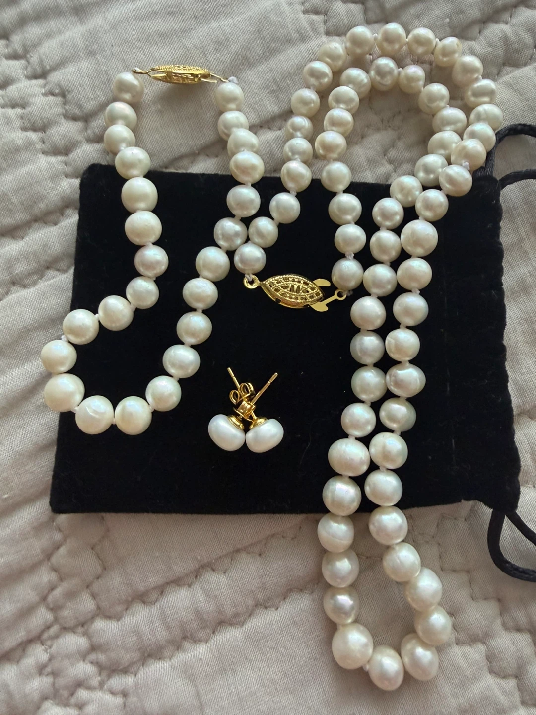 New Real pearls necklace earrings bracelet ( retail $550)