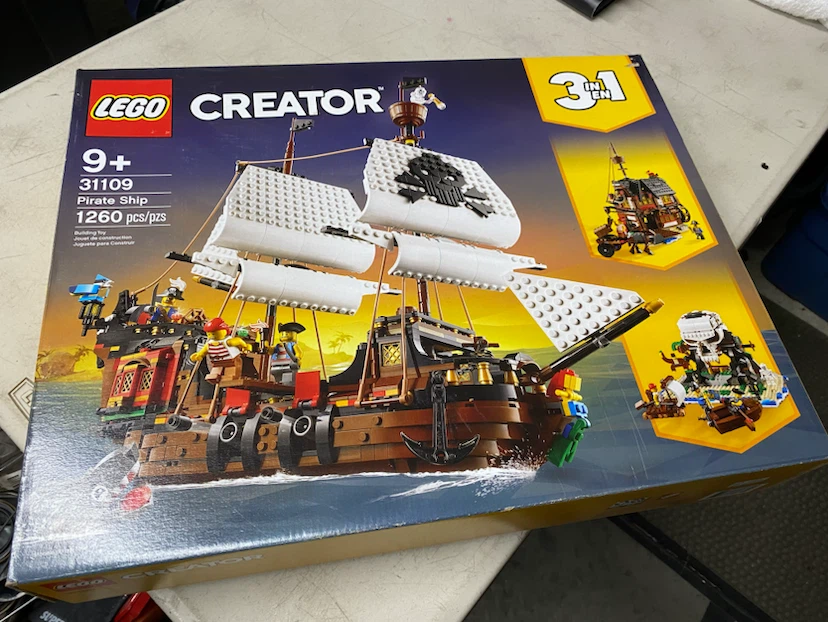 Lego creator pirate ship 31109 New sealed box