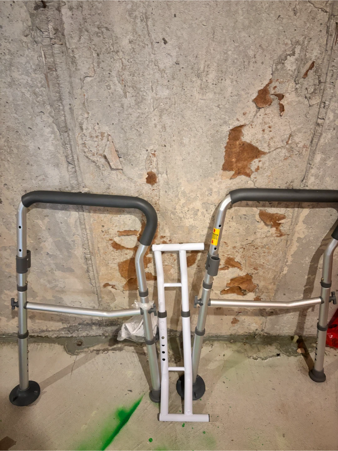 Toilet safety rail with Hand Grips
