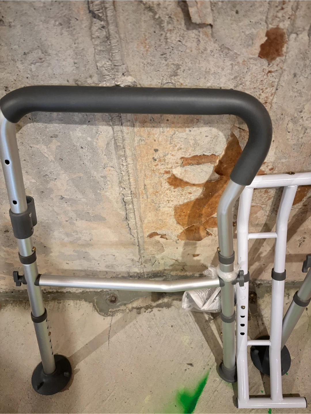 Toilet safety rail with Hand Grips - photo 3