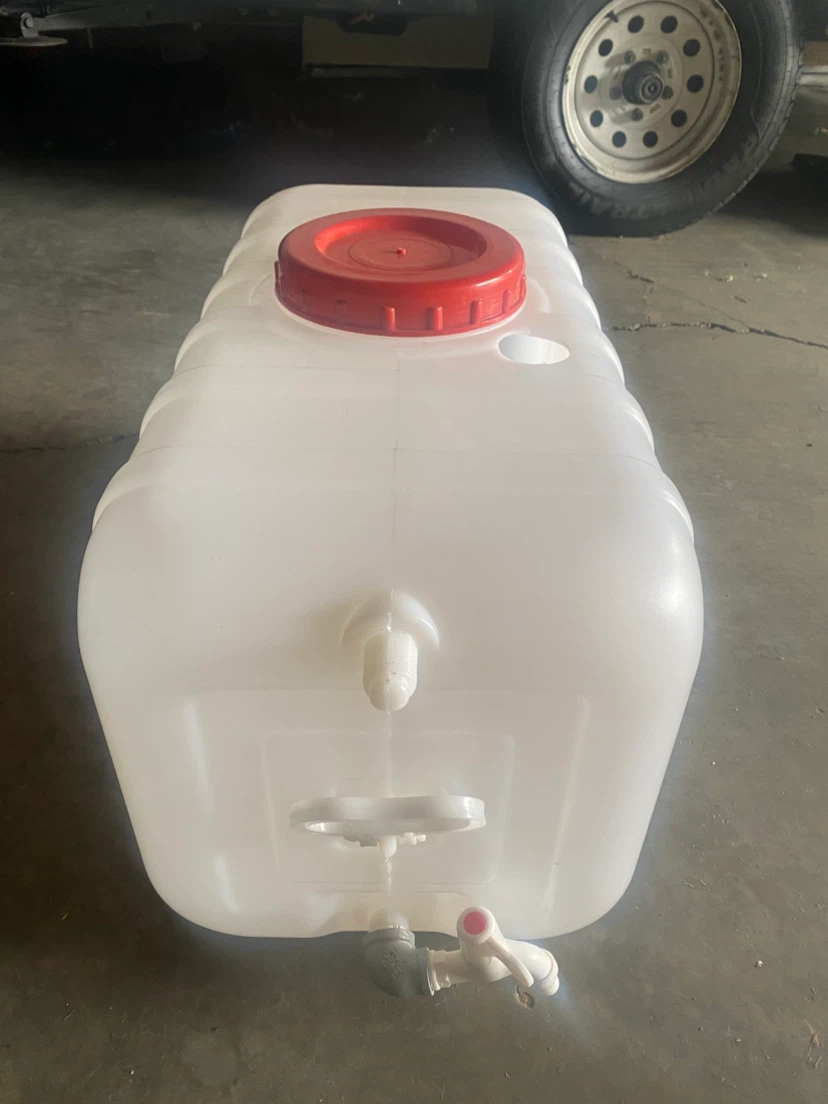 Water Tank with Spigot