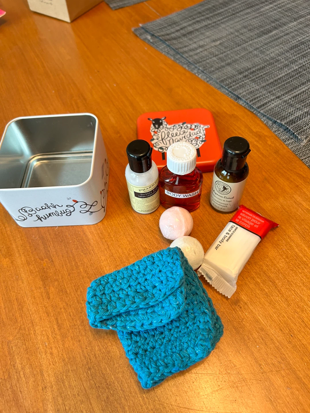 Fossil Christmas Tin with Bath & Body Items - photo 5