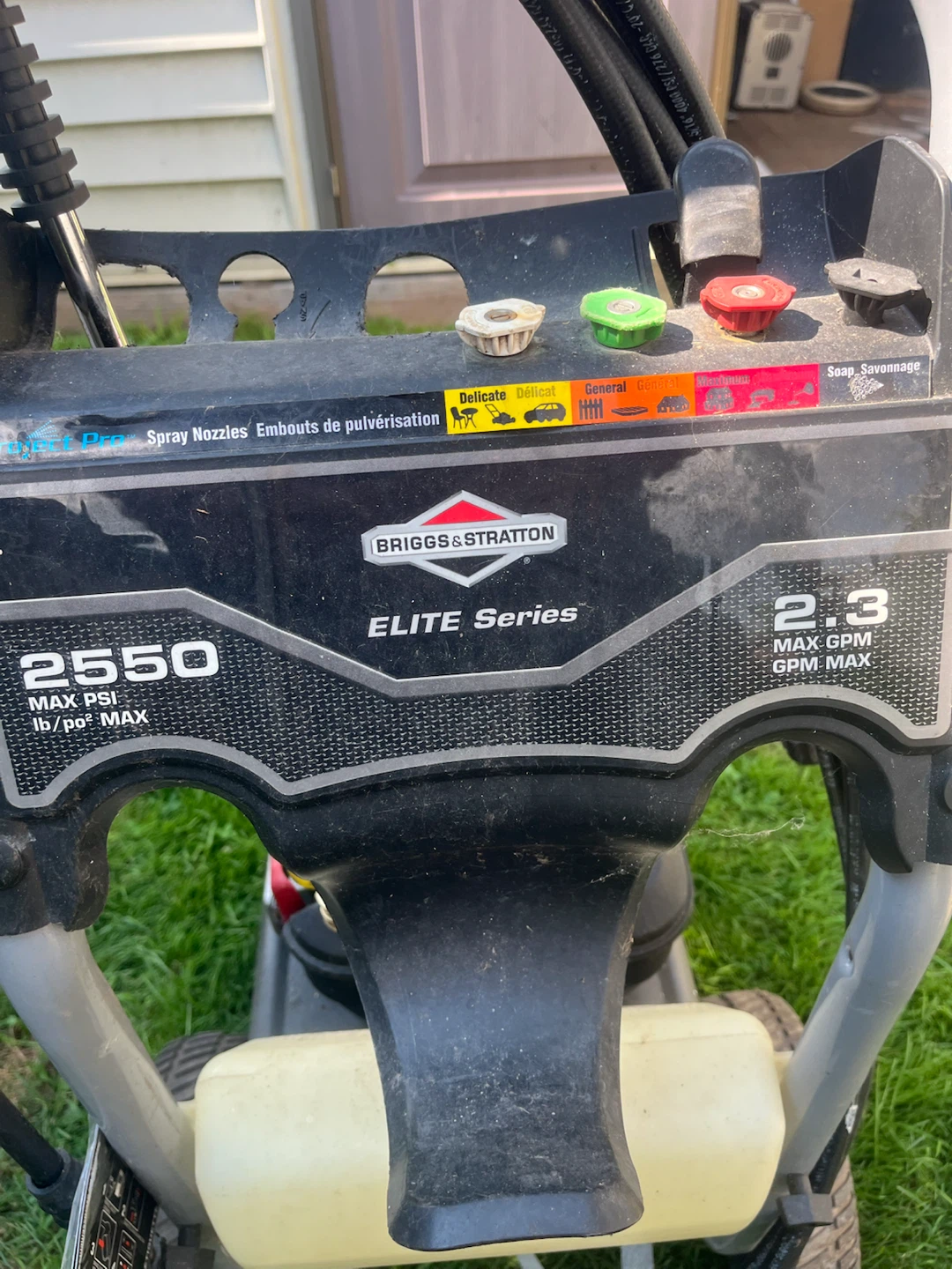 Briggs & Stratton Elite Series Gas Pressure Washer 2550 PSI - photo 2