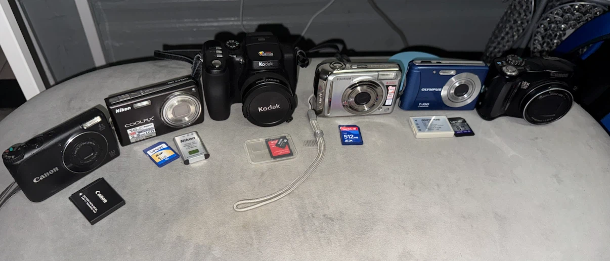 Bundle of Digital Cameras