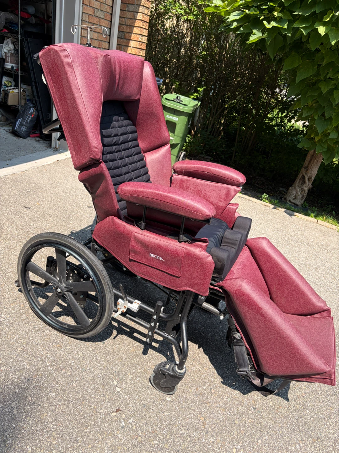 Broda full Reclining with Iv pole & foot box