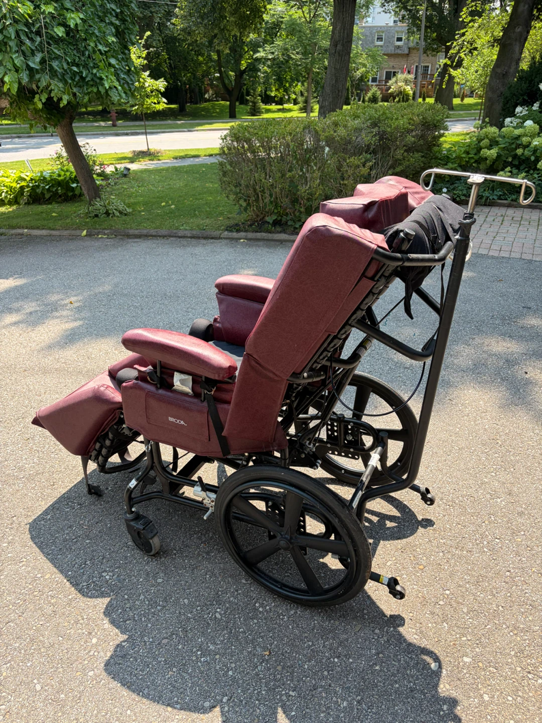 Broda full Reclining with Iv pole & foot box - photo 2