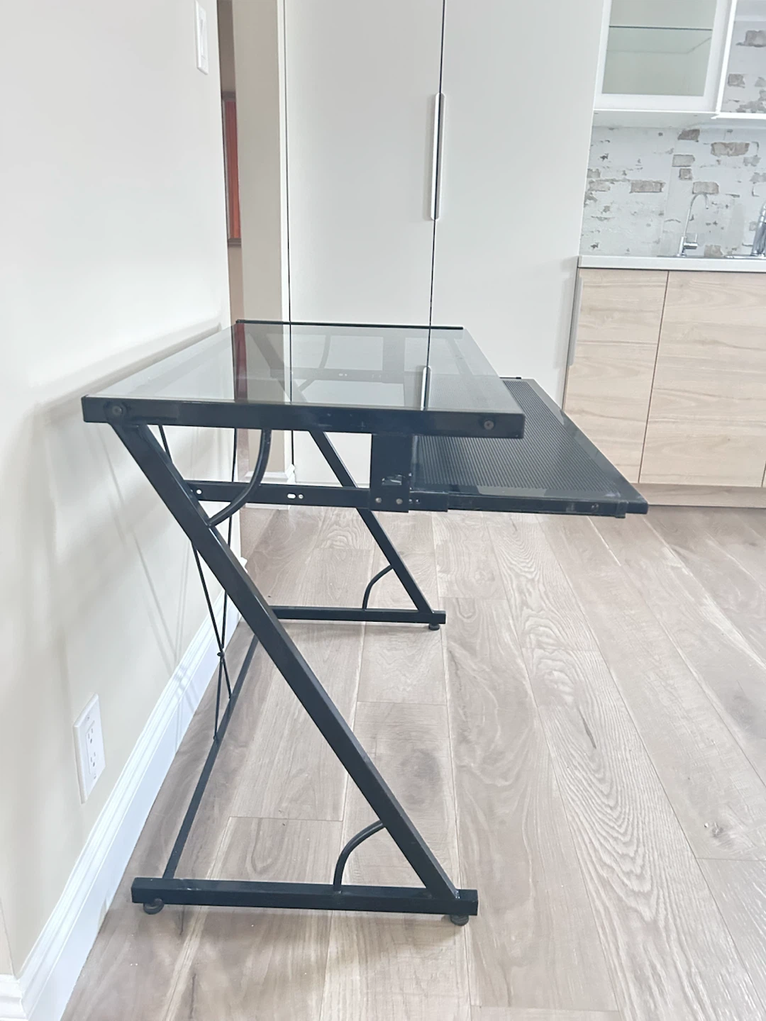 BLACK METAL COMPUTER TABLE