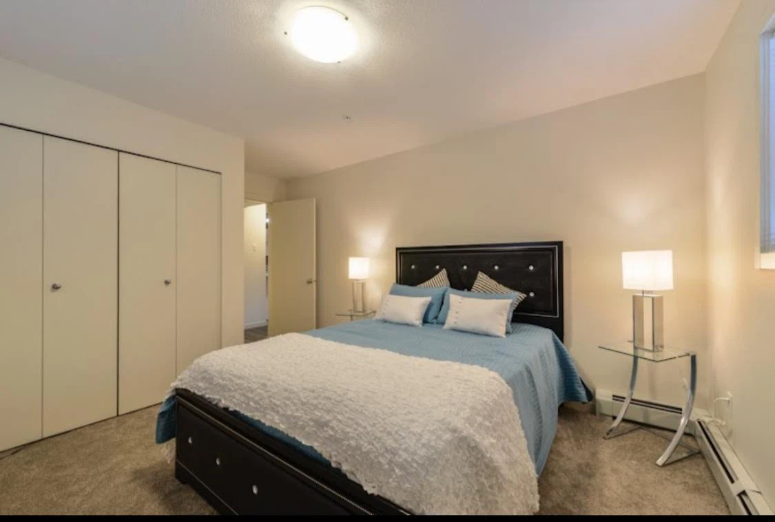 Room Available in 2-Bedroom Apartment - photo 4