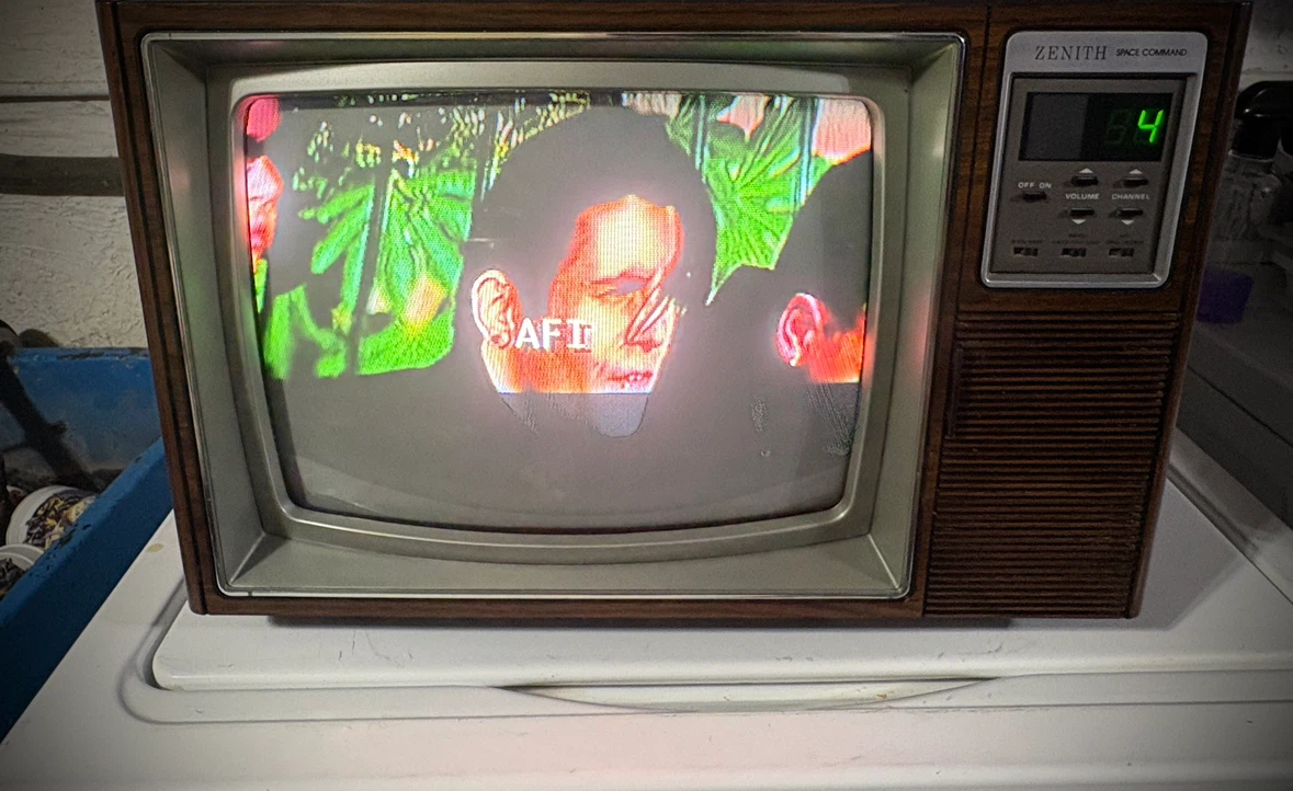 13" Zenith Woodgrain CRT TV with working remote