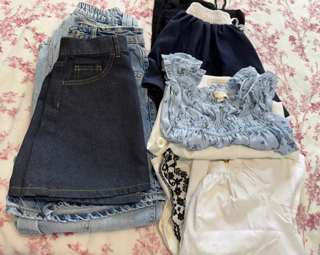 Lot of girls clothes ✨
