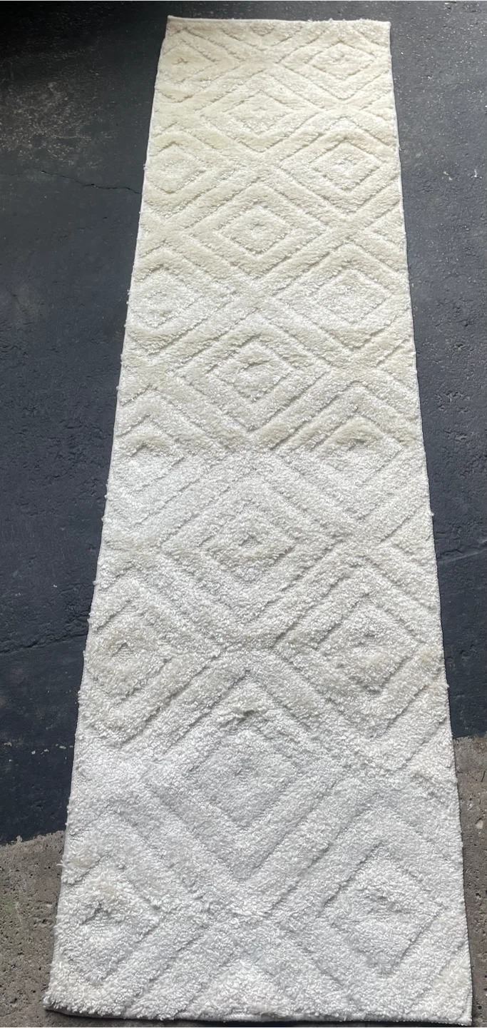 7 Feet Cream Diamond Pattern Runner Rug