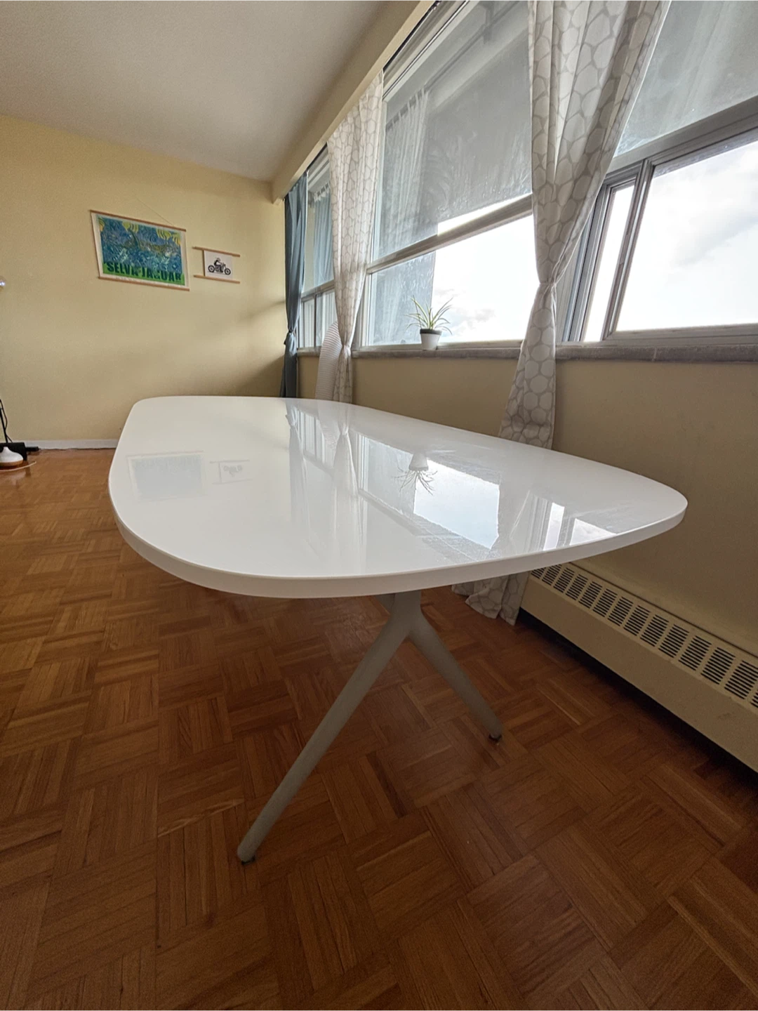 White Curved Dining Table - photo 4