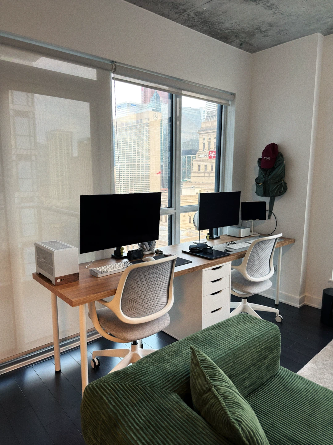 2-person workstation + Desky Evoque chairs