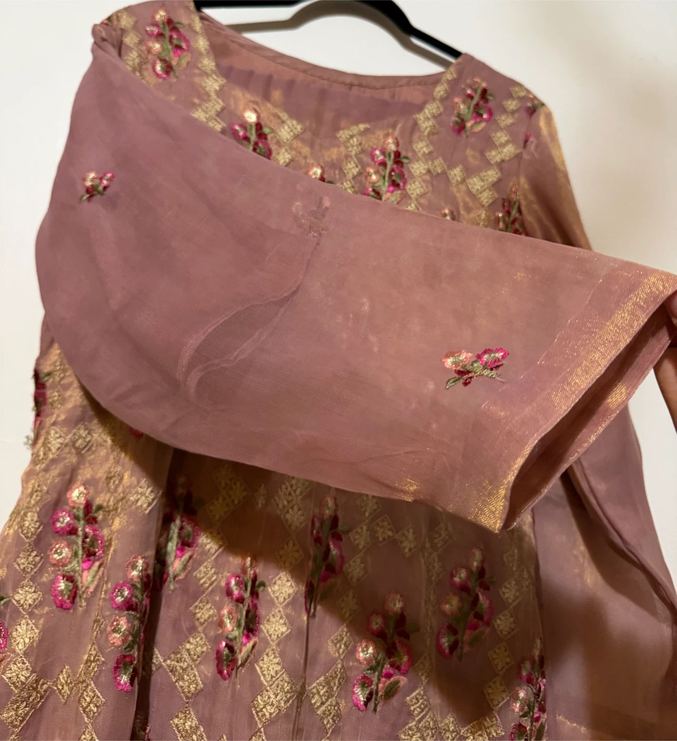 Embroidered Kameez with Dupatta and Pants - photo 2