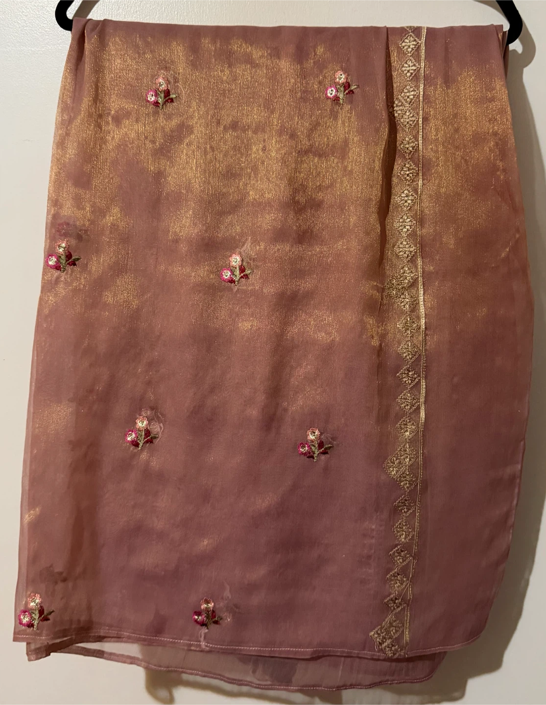 Embroidered Kameez with Dupatta and Pants - photo 4