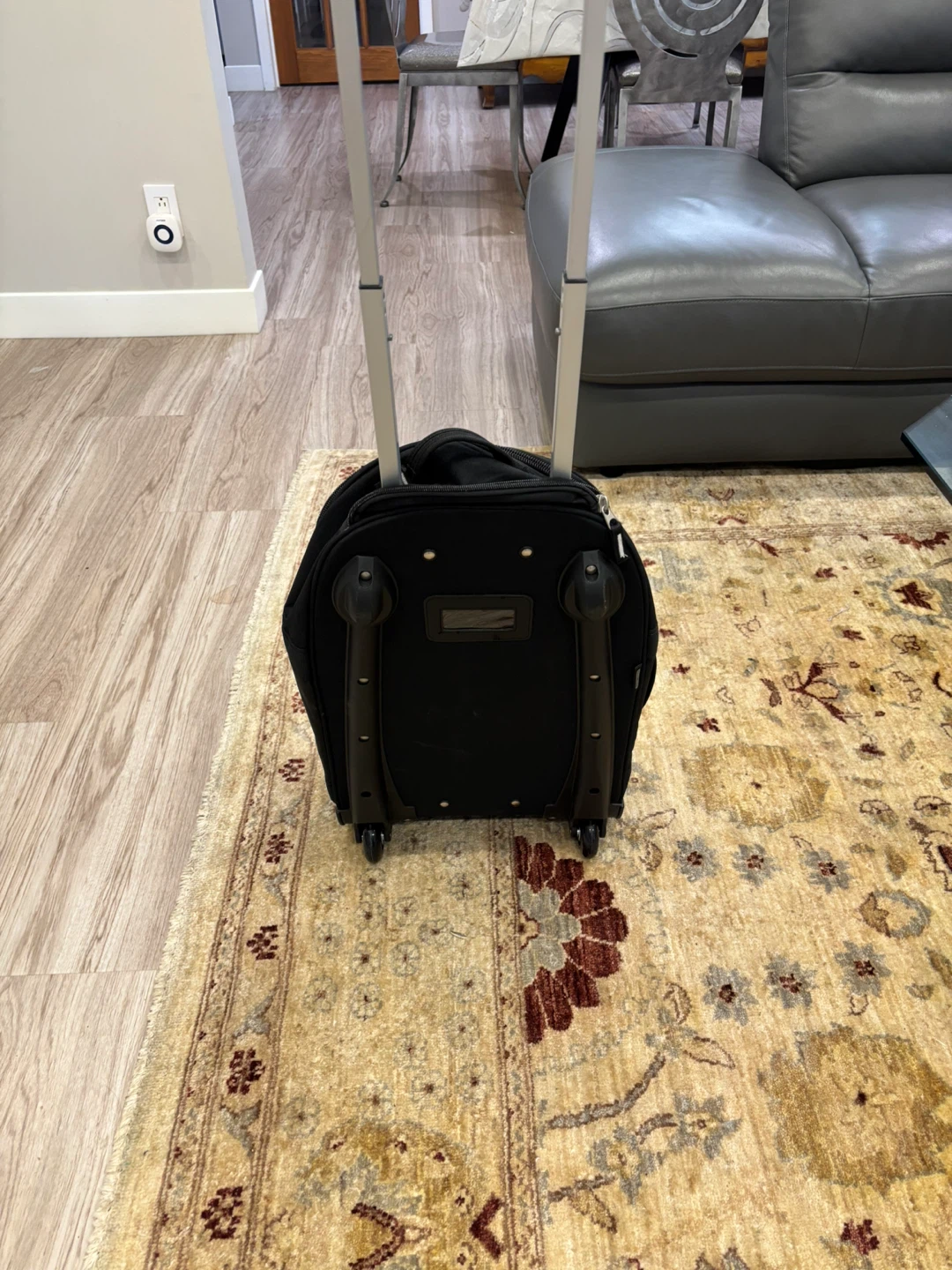 Black OGIO Rolling carry-on - photo 4