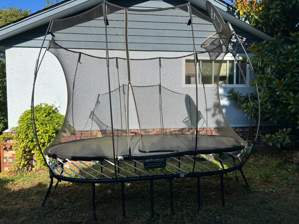 Springfree Trampoline with Basketball Hoop