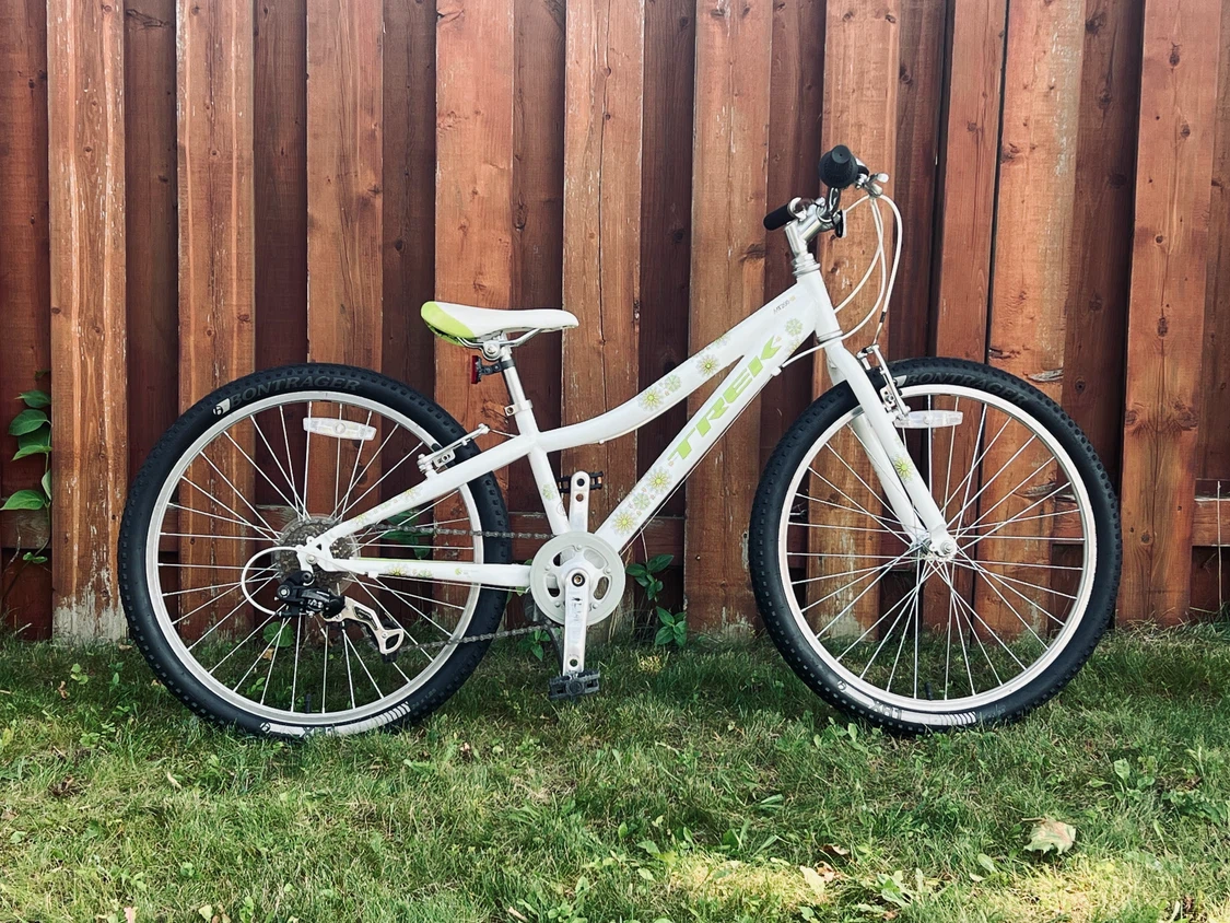 Trek MT 200 24” Youth Mountain Bike Great Condition