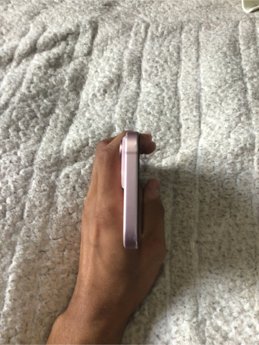 Pink Apple iPhone 15 - photo 4