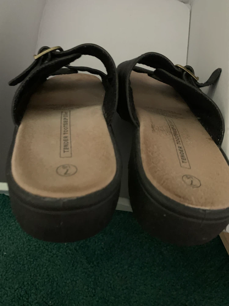 Tender Tootsies Silver Sandals Size 7.5 - photo 3