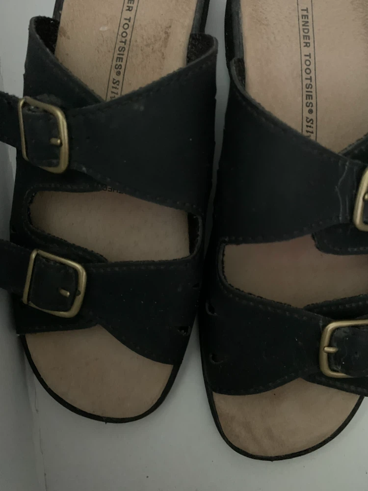 Tender Tootsies Silver Sandals Size 7.5 - photo 4