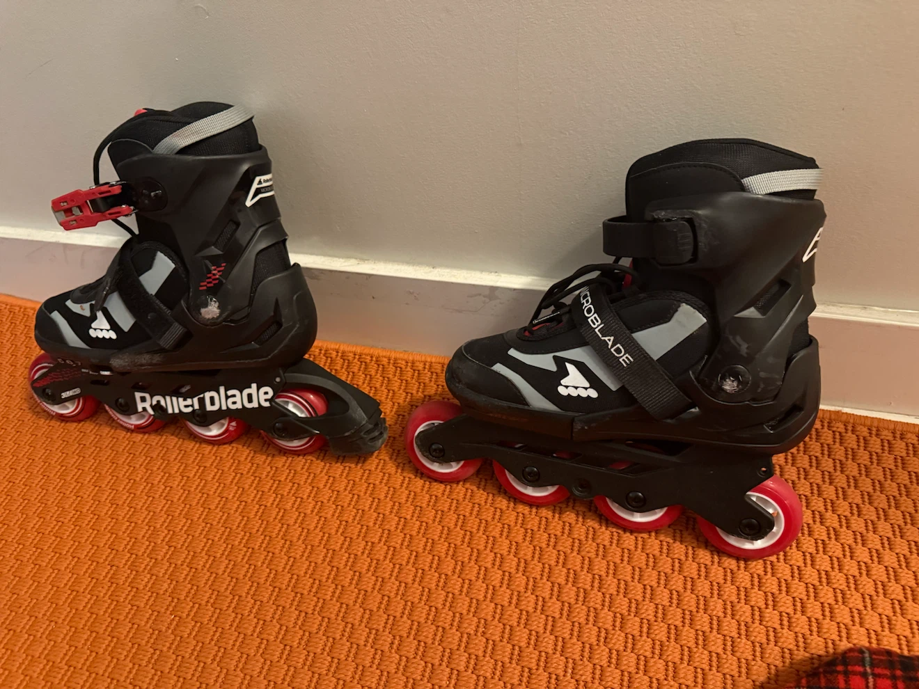 Expandable Rollerblade Microblade Inline Skates