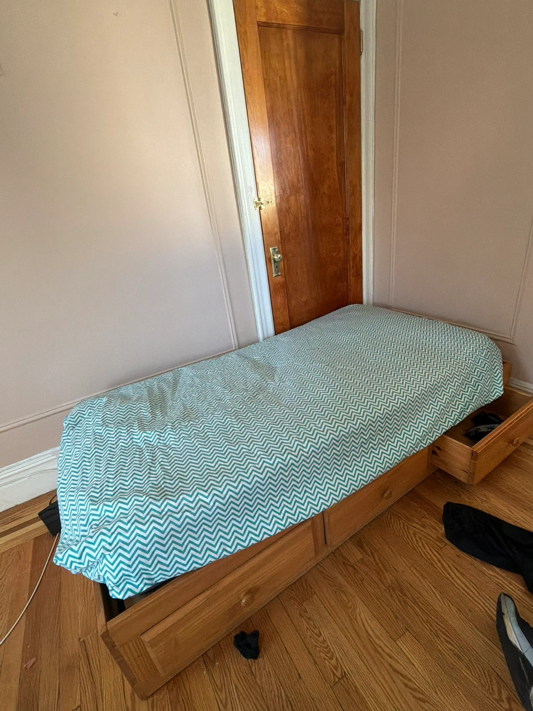 Twin bed with storage drawers