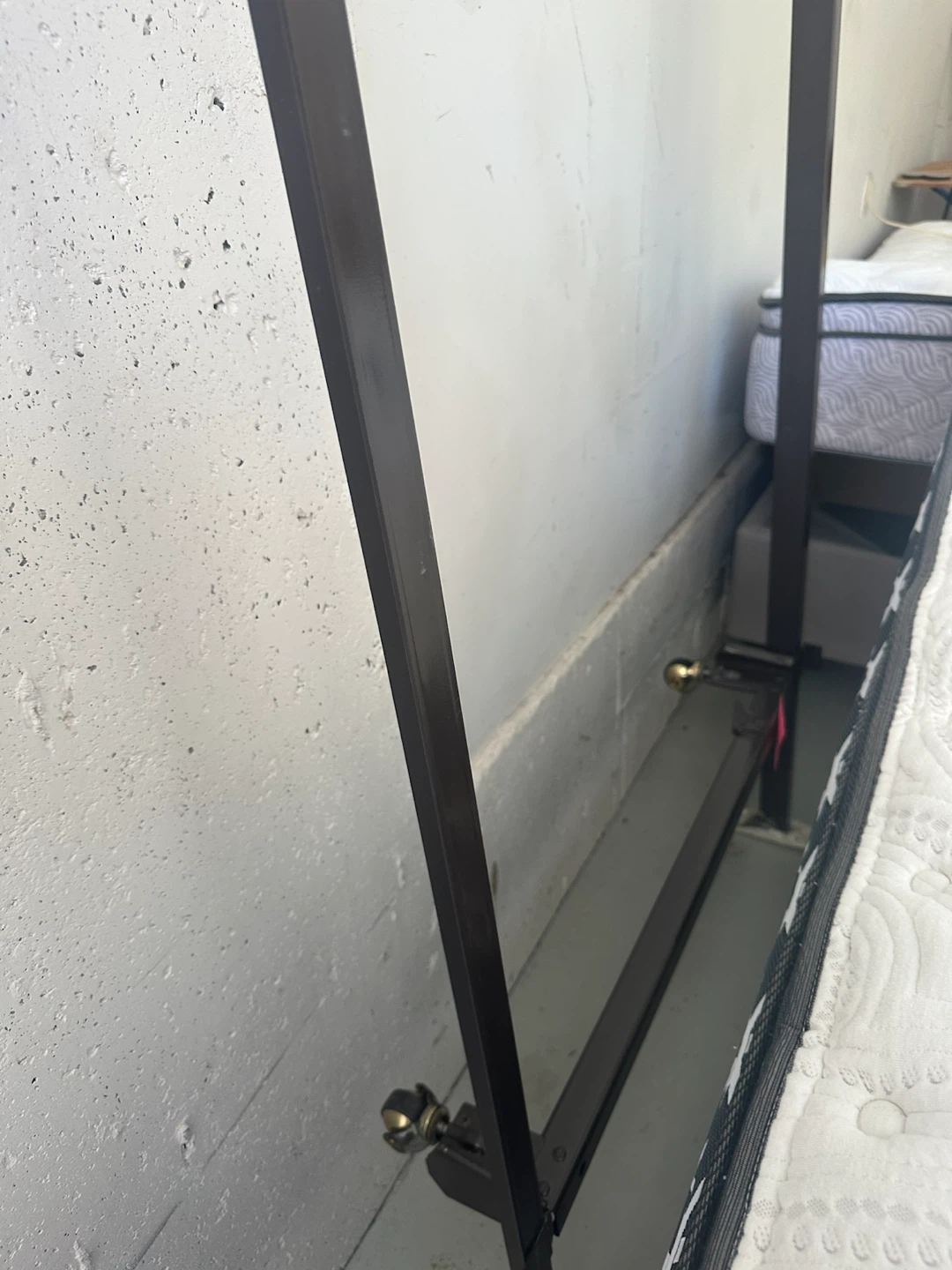 Single metal bed frame with castor wheels. Port Moody - photo 2