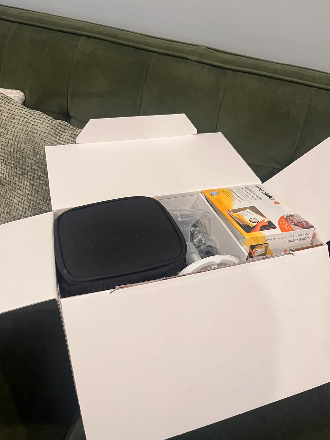 BRAND NEW Medela Pump In Style Electric Breast Pump - photo 2