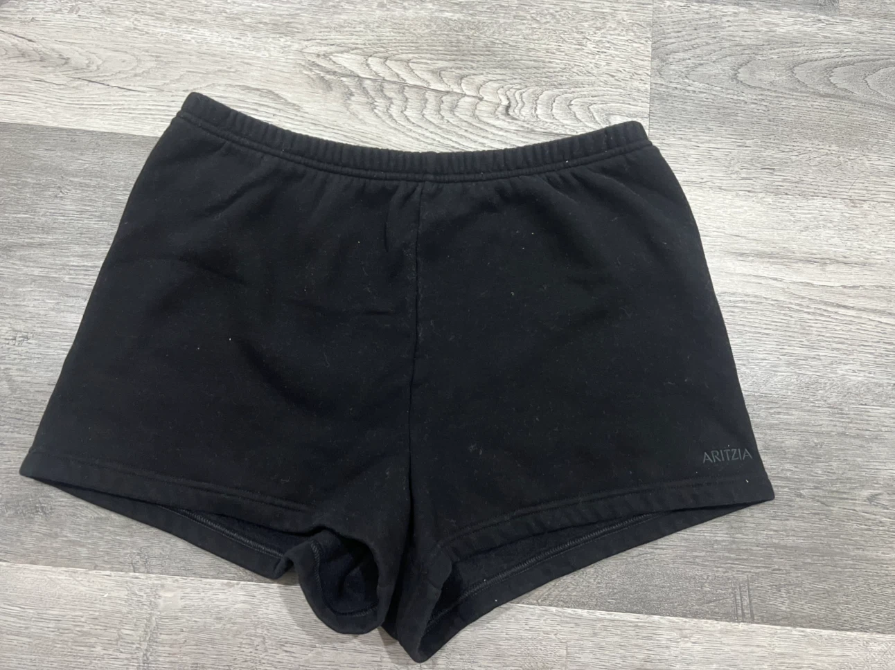 Aritzia Sweatfleece Shorts Black Size L