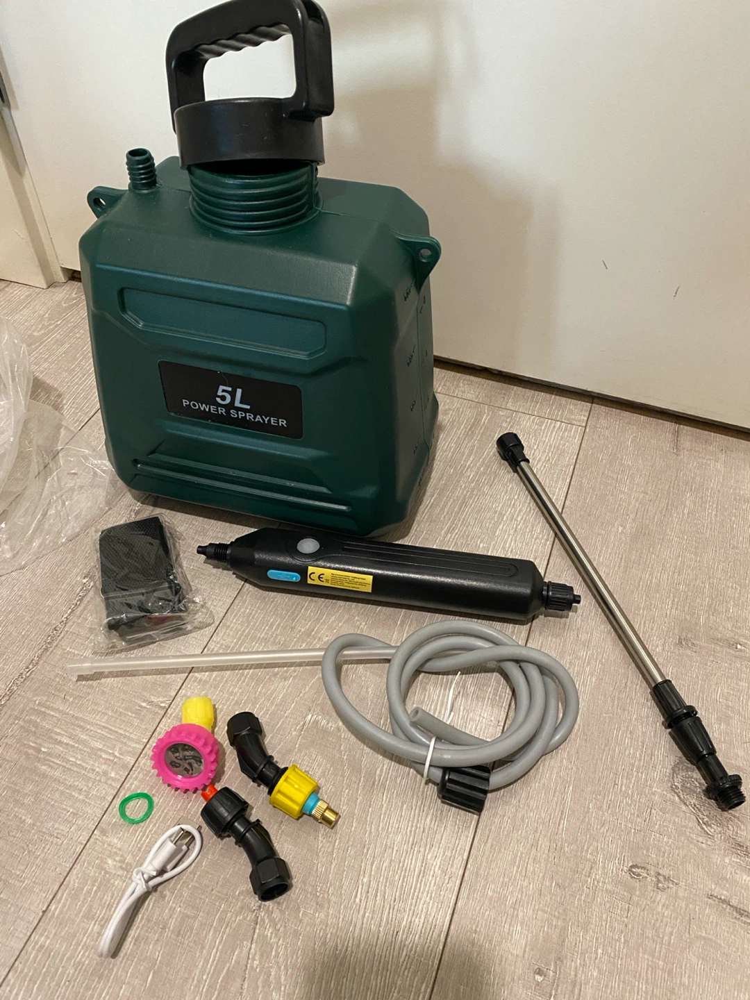 5L Power Sprayer with accessories - photo 2