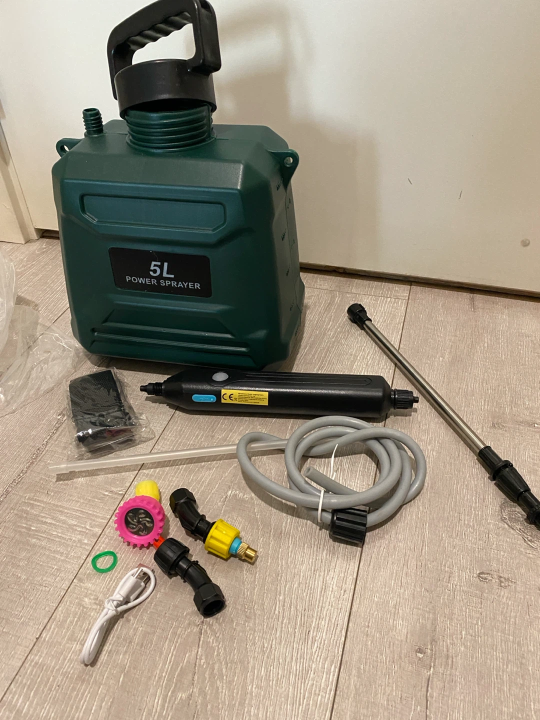 5L Power Sprayer with accessories - photo 3