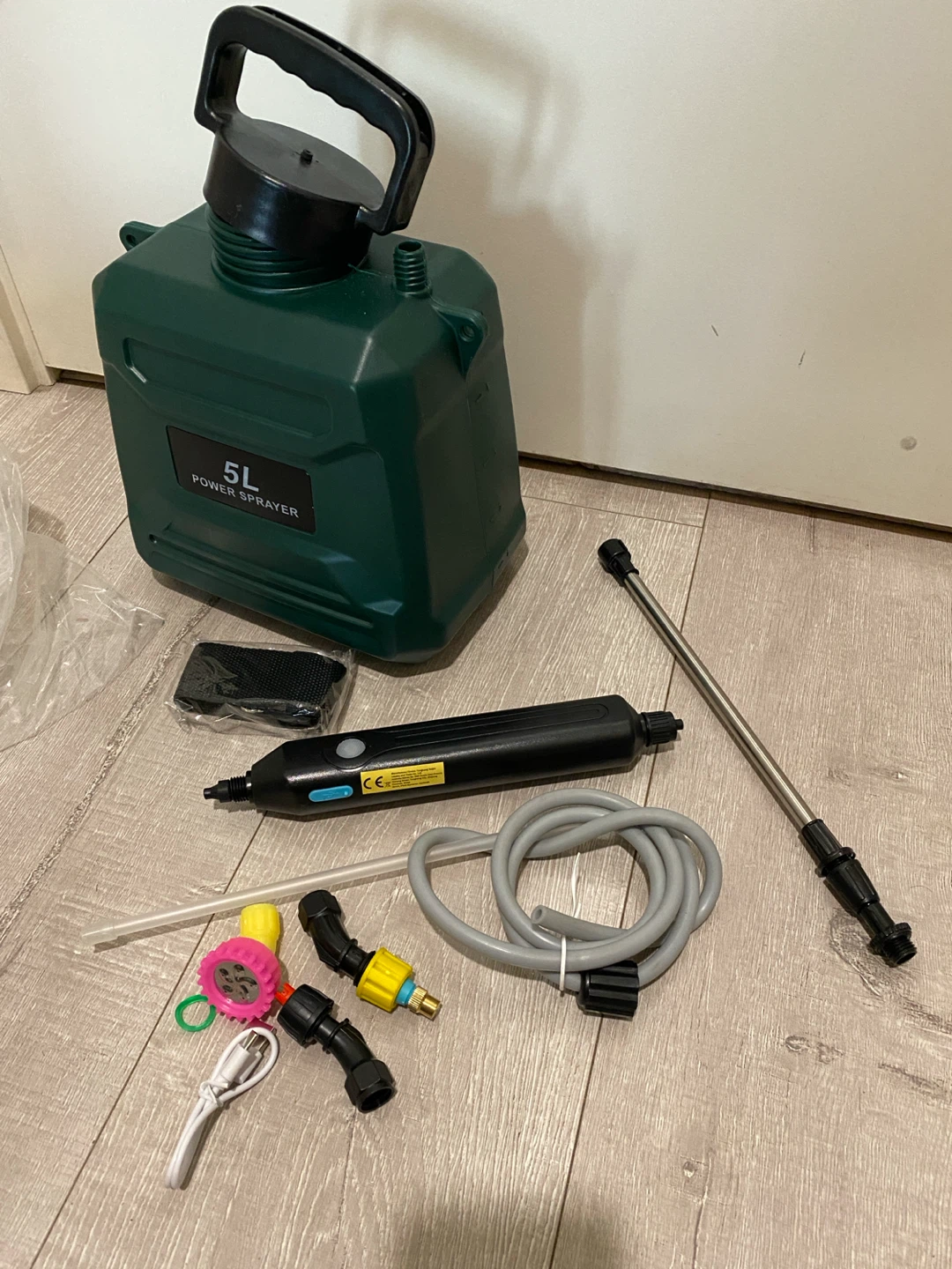 5L Power Sprayer with accessories - photo 4
