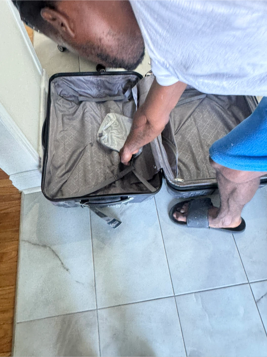 Grey Hardshell Spinner Luggage Set - photo 4