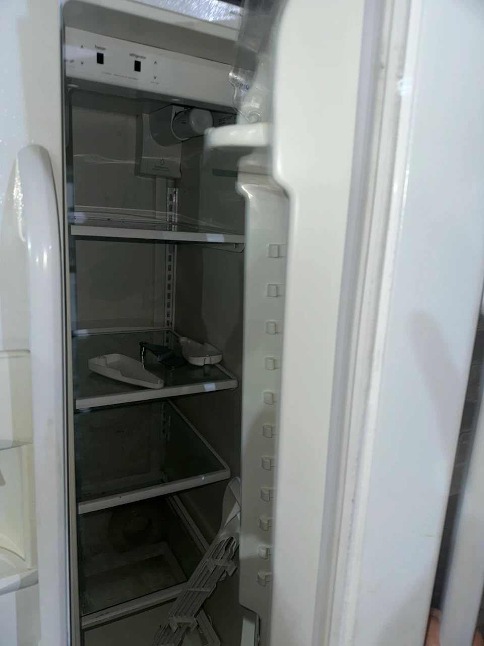 Frigidaire Refrigerator with Water and Ice Dispenser - photo 5